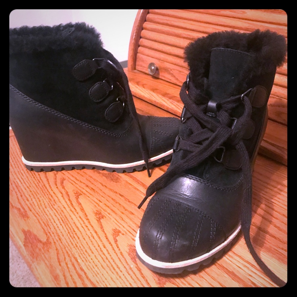New Ugg Alasdair Black Bootie wedge boots